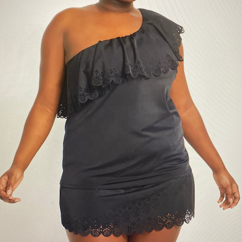 NWOT - No-Wire Relaxed Laser Cut One-Shoulder Ruffle Swim Tankini Top Size 26